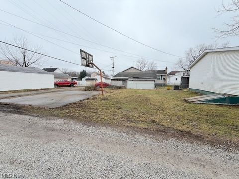 Tiny photo for 527 W 3rd Street, Uhrichsville, OH 44683 (MLS # 5190617)