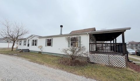 Tiny photo for 527 W 3rd Street, Uhrichsville, OH 44683 (MLS # 5190617)