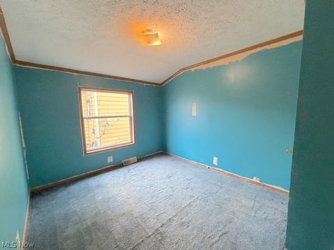 Tiny photo for 527 W 3rd Street, Uhrichsville, OH 44683 (MLS # 5190617)