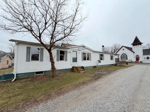 Tiny photo for 527 W 3rd Street, Uhrichsville, OH 44683 (MLS # 5190617)