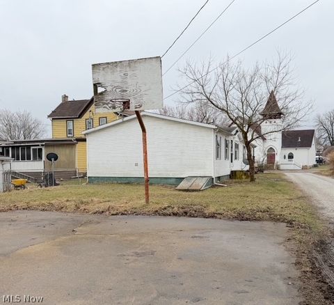 Tiny photo for 527 W 3rd Street, Uhrichsville, OH 44683 (MLS # 5190617)