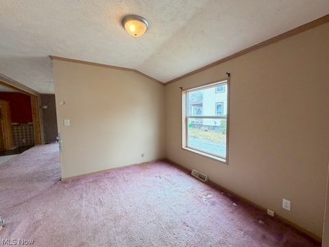 Tiny photo for 527 W 3rd Street, Uhrichsville, OH 44683 (MLS # 5190617)