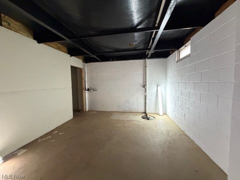 Tiny photo for 527 W 3rd Street, Uhrichsville, OH 44683 (MLS # 5190617)