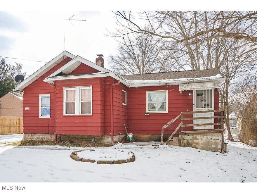Single floor living in this three bedroom ranch. This home has an updated bath, eat in kitchen, and first floor laundry. Great location close to shopping, restaurants, and Cuyahoga Falls city schools. Call today for your private showing!