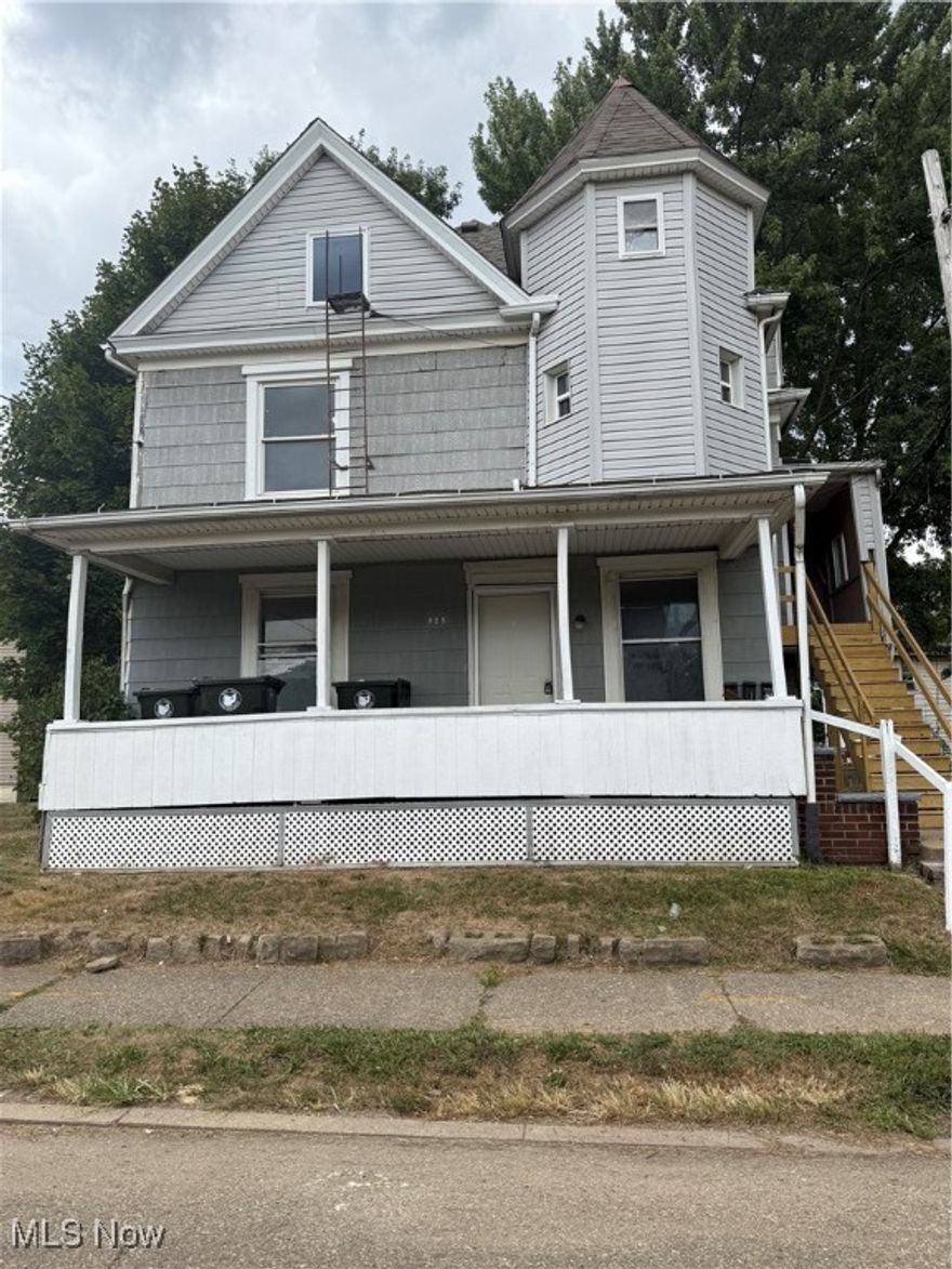 SECOND FLOOR TRIPLEX UNIT AVAILABLE FOR RENT 
$825/month
$500security deposit
2 bedrooms
1 bathroom
Tenant pays all utilities.
Call or text to see today!
$50 application fee per adult. Must show 2 x rent as income documented, ID. Criminal and eviction background checks state and national, no credit check.
If approved, security deposit DUE WITHIN 48 HOURS OF BEING APPROVED and units can be held maximum 3 weeks.
CALL OR TEXT TO SEE TODAY
Marketed by Licensed Realtor. We follow all Fair Housing Laws