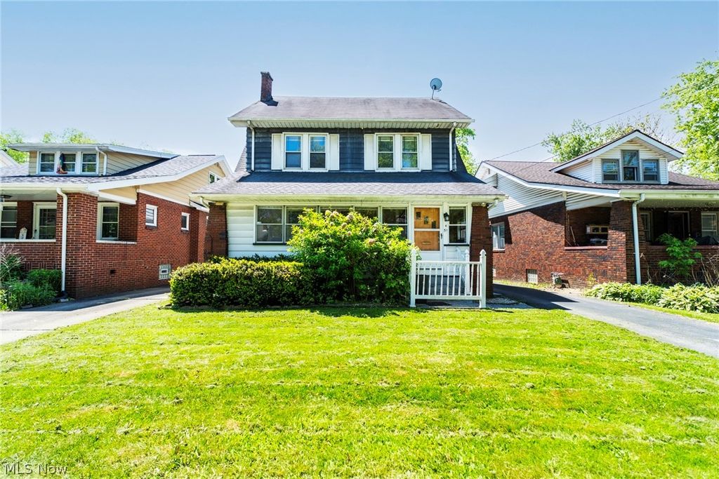 Photo of 51 Indianola Road, Youngstown, OH 44512 (MLS # 5209567)