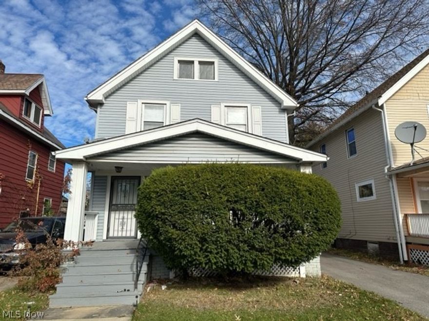 This 3-bed, 1.5 bath is great for owner occupants or investors. Vinyl siding and windows for worry-free maintenance. Updated baths, upgraded electrical, modern furnace. Other features: driveway for plenty of off-street parking, private back yard, spacious front porch, newer roof. Estimated rent could be $900.