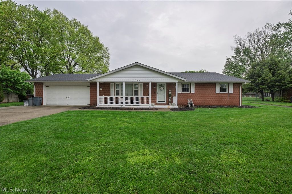 Photo of 1346 Independence Circle SE, New Philadelphia, OH 44663 (MLS # 5208745)