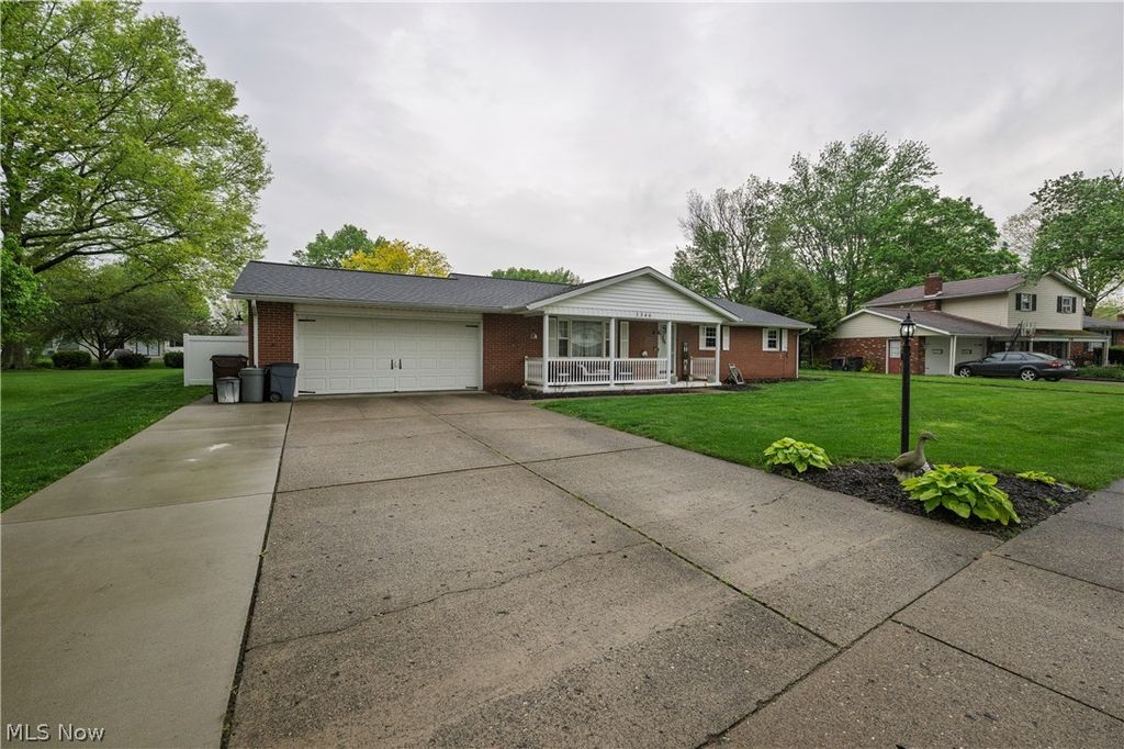 Photo of 1346 Independence Circle SE, New Philadelphia, OH 44663 (MLS # 5208745)