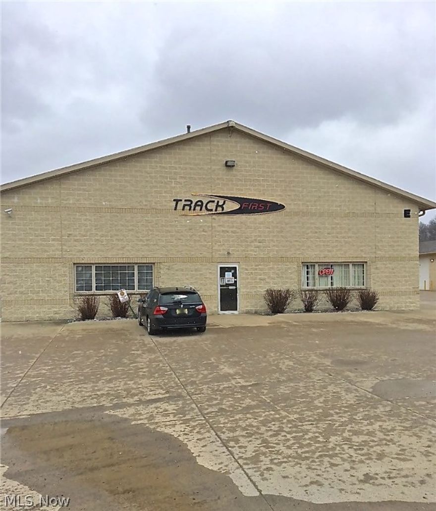 Excellent 2400 square foot unit to either use for office or warehouse space or both and all the office space is air conditioned. Avalanche Snowing operates on the first floor.
