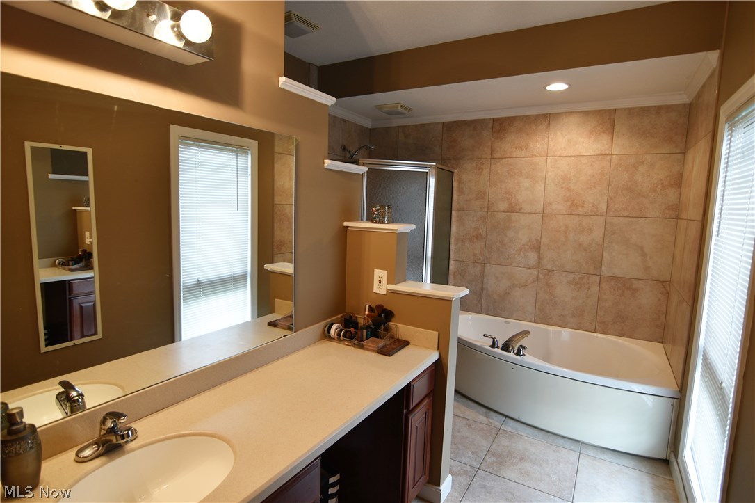 Lake Milton Condo Garage 03a - Residential