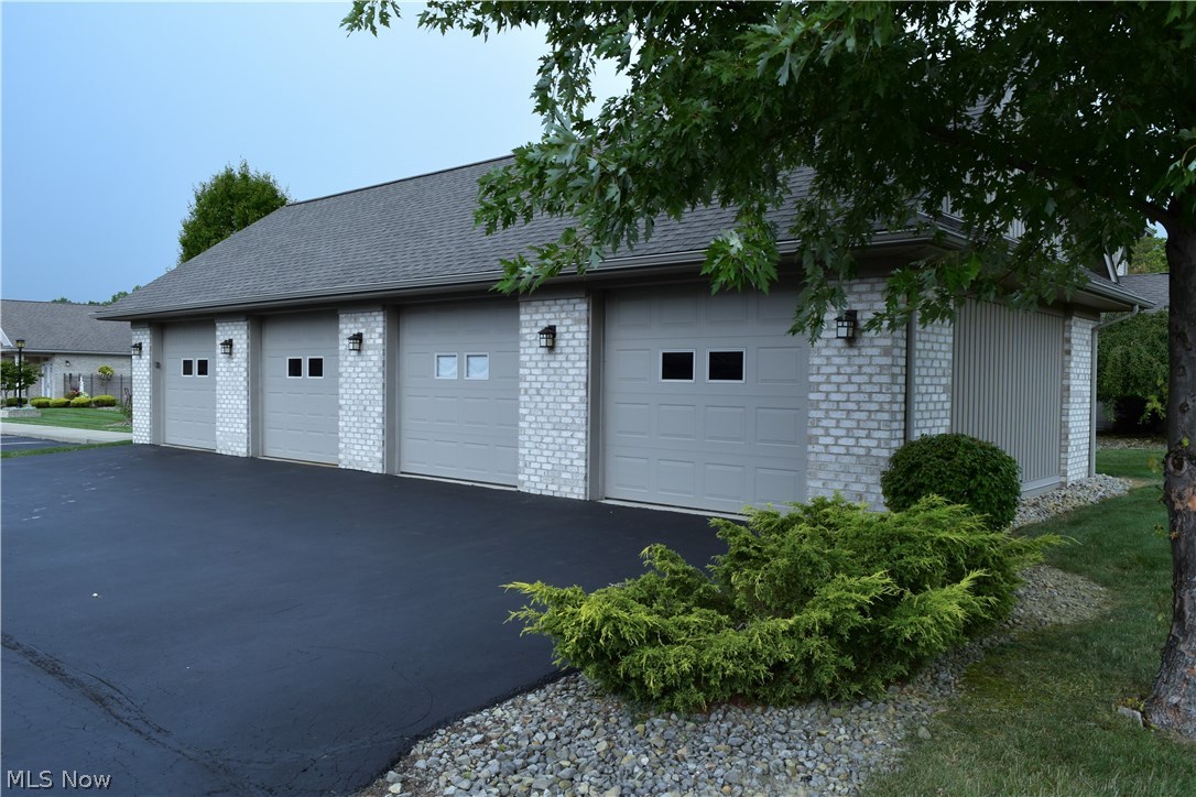 Lake Milton Condo Garage 03a - Residential