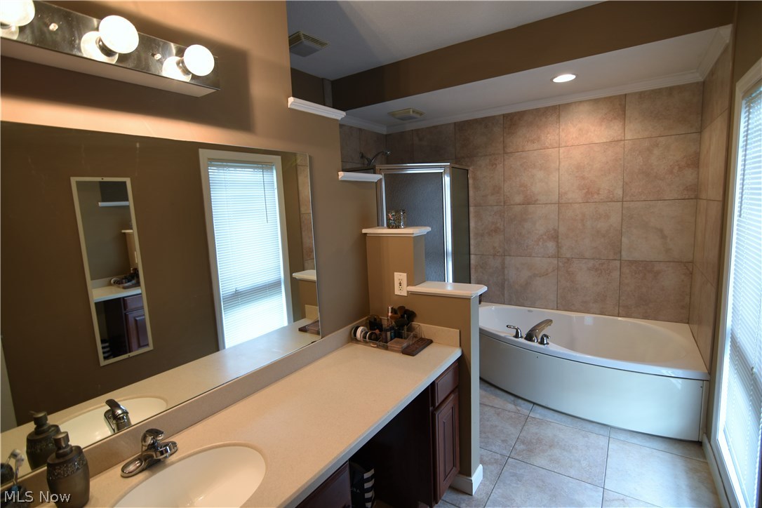 Lake Milton Condo Garage 03a - Residential