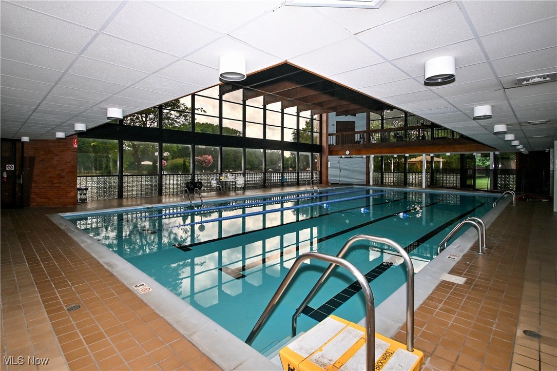 Greenwood Hlnds Condo Ph 14 Am - Residential