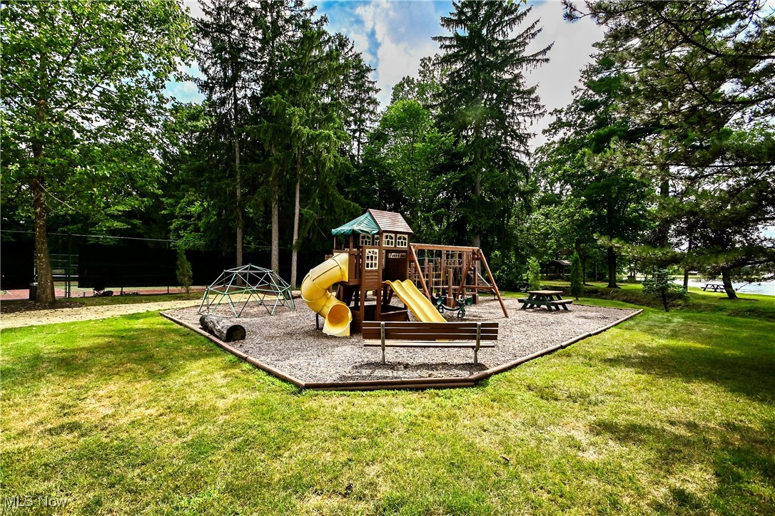 Greenwood Hlnds Condo Ph 14 Am - Residential