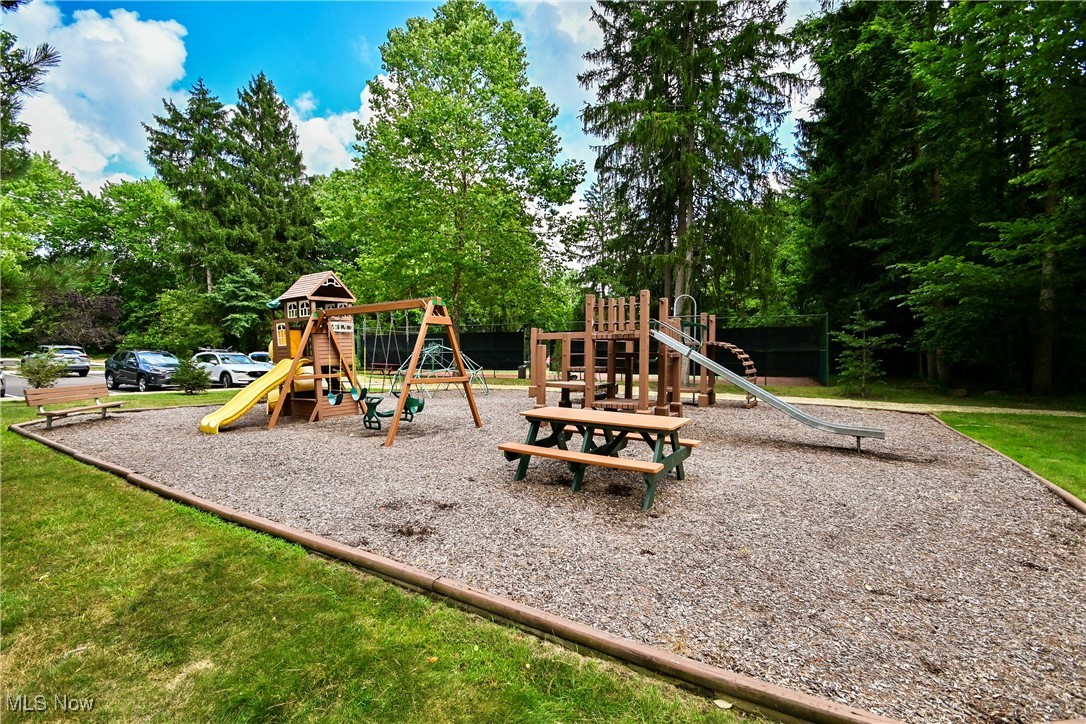 Greenwood Hlnds Condo Ph 14 Am - Residential