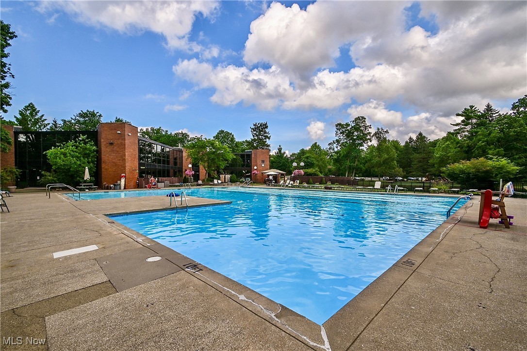 Greenwood Hlnds Condo Ph 14 Am - Residential