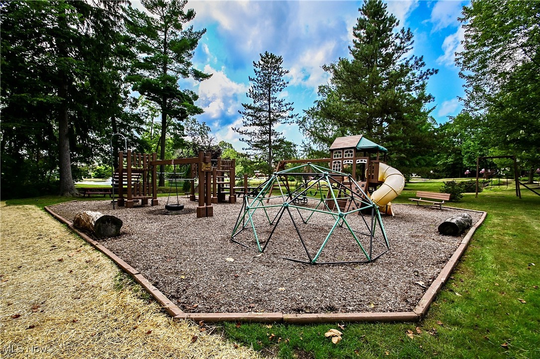 Greenwood Hlnds Condo Ph 14 Am - Residential