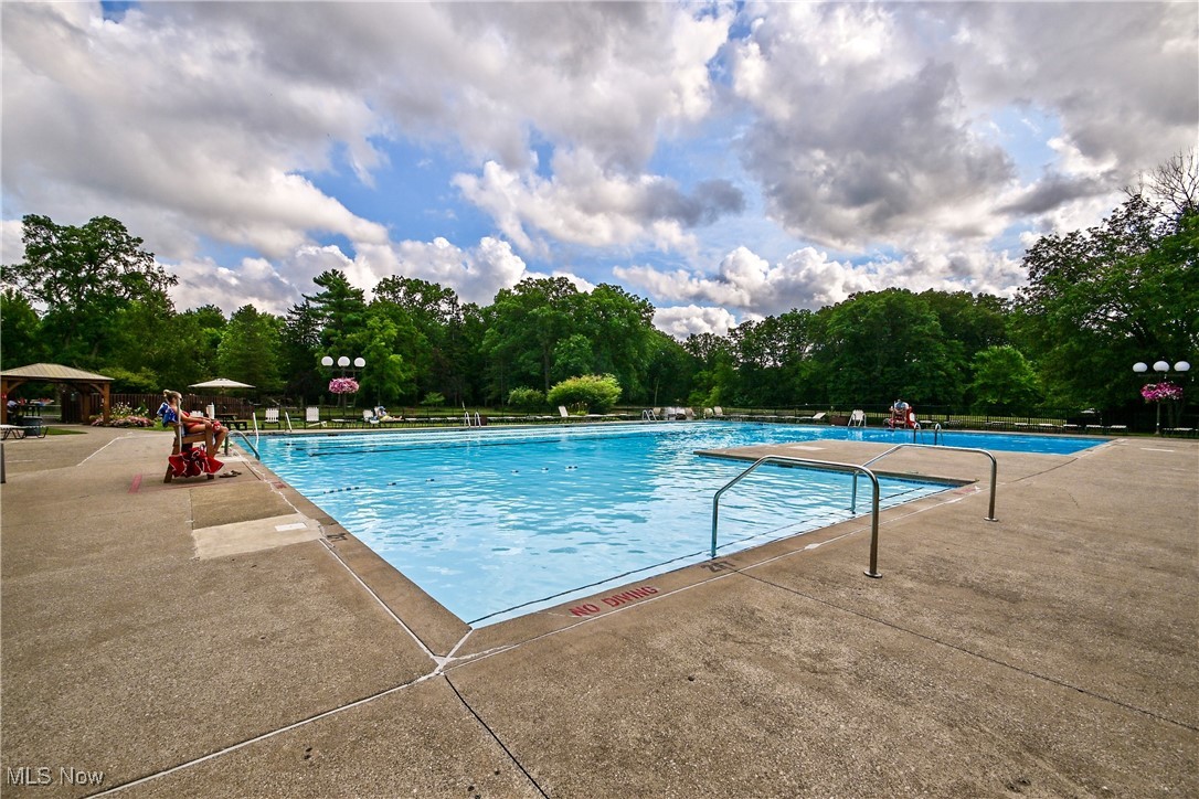 Greenwood Hlnds Condo Ph 14 Am - Residential