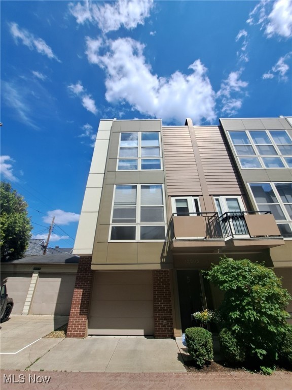 12595 Larchmere Boulevard E6