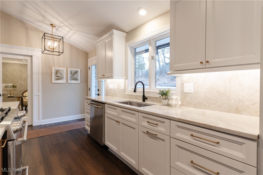 6873 Woodwalk Drive, Brecksville, Ohio image 21