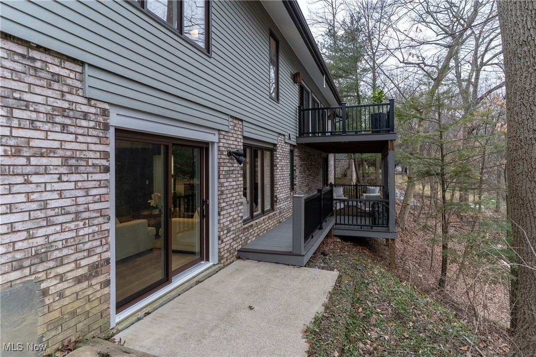 6873 Woodwalk Drive, Brecksville, Ohio image 2