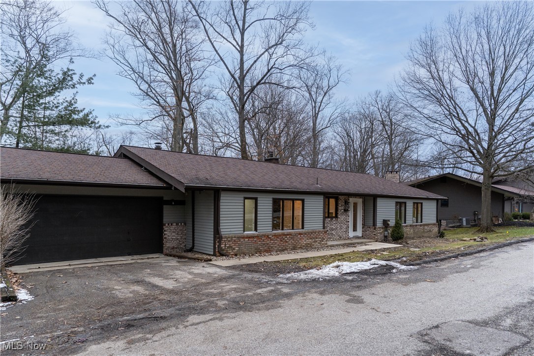 6873 Woodwalk Drive, Brecksville, Ohio image 1