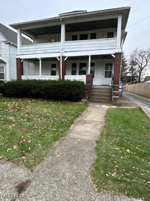 Do not miss out on this spacious duplex. A perfect find for both investors and owner occupants. Both are spacious units, with functional layouts and spacious living areas. Whether you are in investor looking for a cash flow, or a buyer who wants to build equity while living affordably this duplex offers unbeatable value in today's market. Schedule your showing today