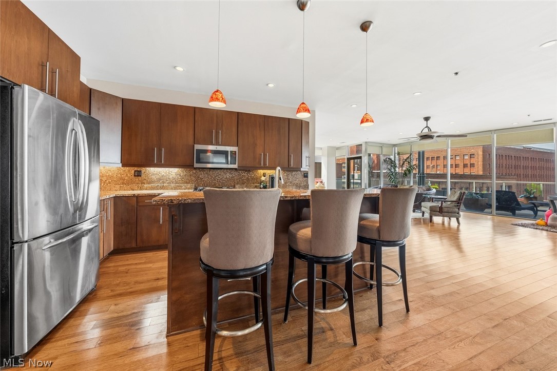 701 W Lakeside Avenue 606