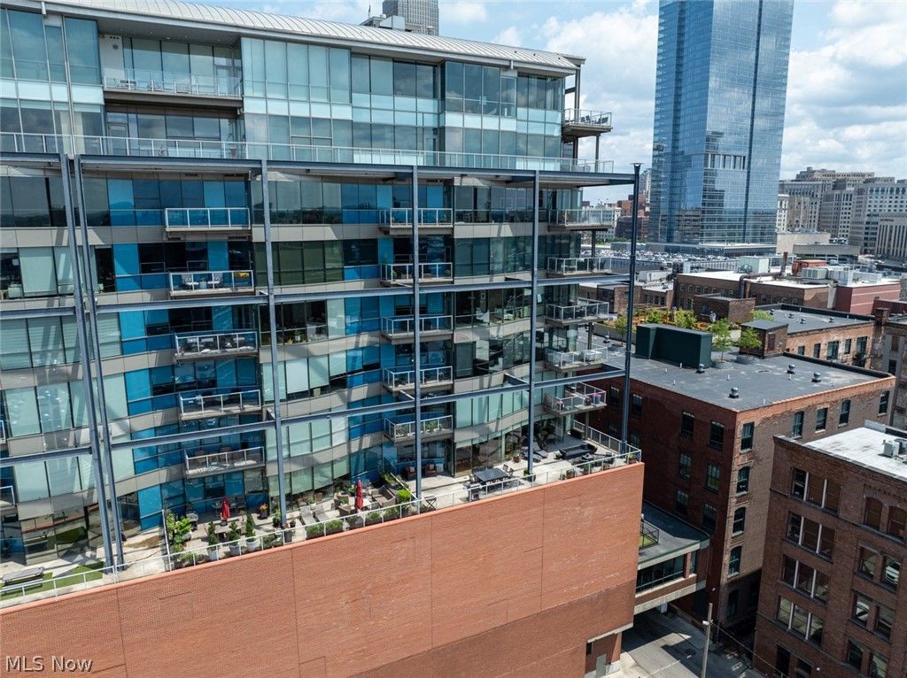 Photo of 701 W Lakeside Avenue #606, Cleveland, OH 44113 (MLS # 5224276)