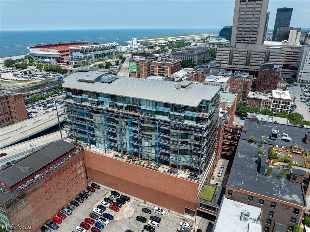 Photo of 701 W Lakeside Avenue #606, Cleveland, OH 44113 (MLS # 5224276)