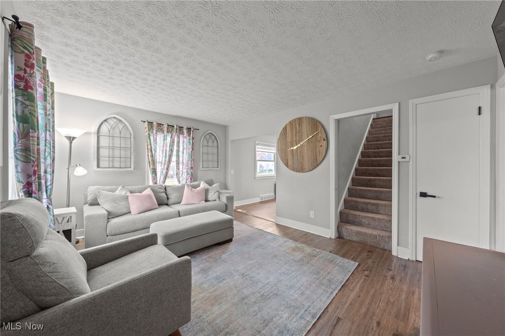 Photo of 346 E 329th Street, Willowick, OH 44095 (MLS # 5168501)