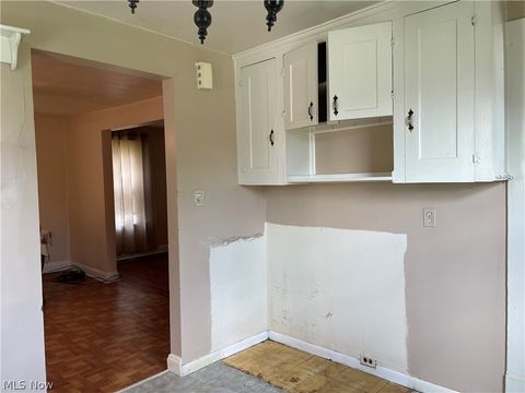 Tiny photo for 2213 Wyandotte Avenue, Lakewood, OH 44107 (MLS # 5202050)