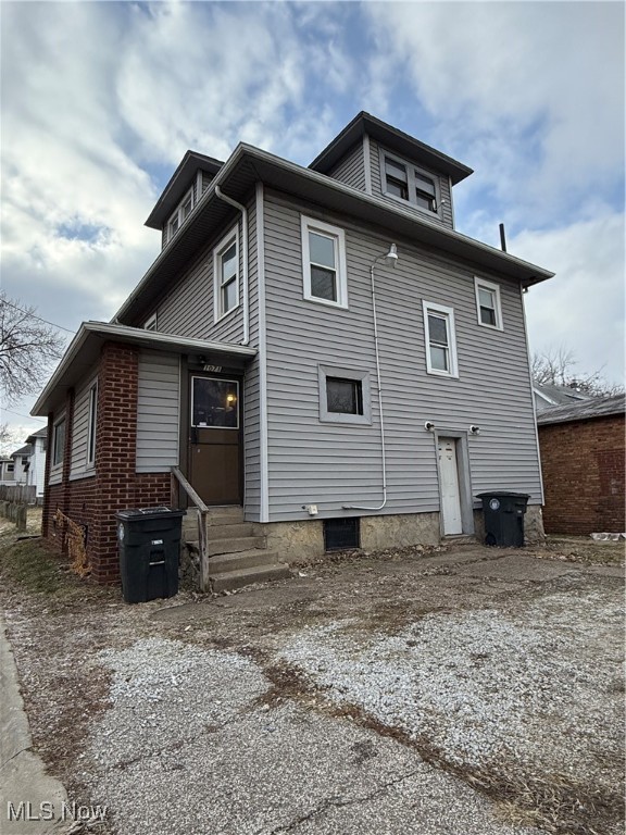 Ready for your next investment property? Duplex in Akron. Both units recently vacated for new owner. Owner recently brought on professional property management company who would like to continue to manage. Units need flooring, patch and paint and some tlc. Easy! Call to see today!