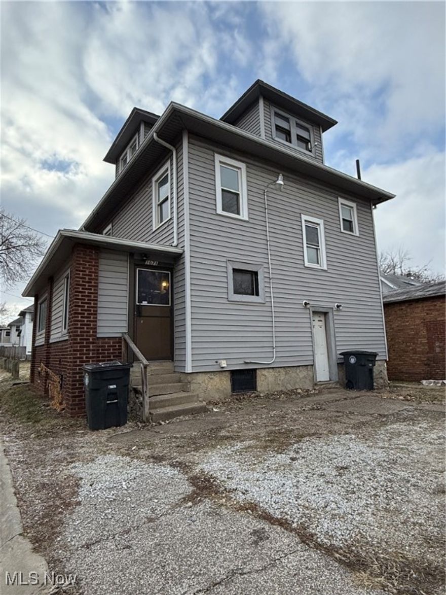 Ready for your next investment property? Duplex in Akron. Both units recently vacated for new owner. Owner recently brought on professional property management company who would like to continue to manage. Units need flooring, patch and paint and some tlc. Easy! Call to see today!
