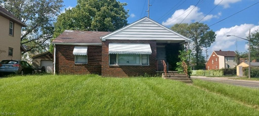 Photo of 902 Alameda Avenue, Youngstown, OH 44510 (MLS # 5211445)