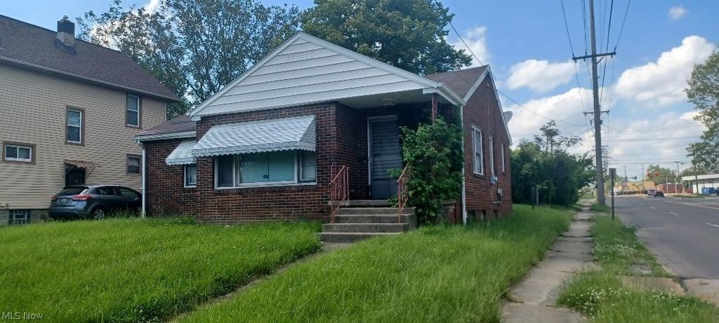 Photo of 902 Alameda Avenue, Youngstown, OH 44510 (MLS # 5211445)
