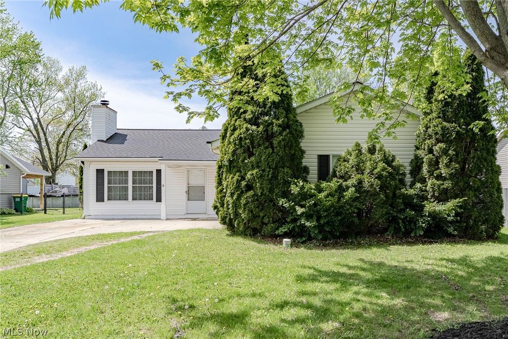 Photo of 199 E Parkway Drive, Madison, OH 44057 (MLS # 5204744)