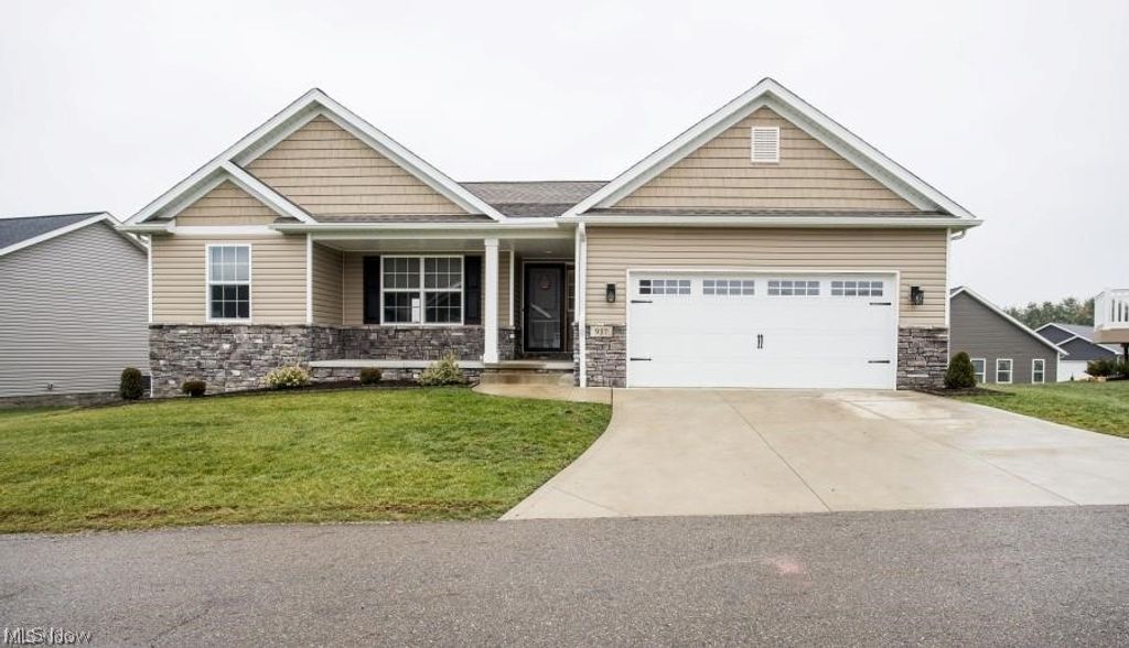 Photo of 937 Crockett Circle, Canal Fulton, OH 44614 (MLS # 5201139)