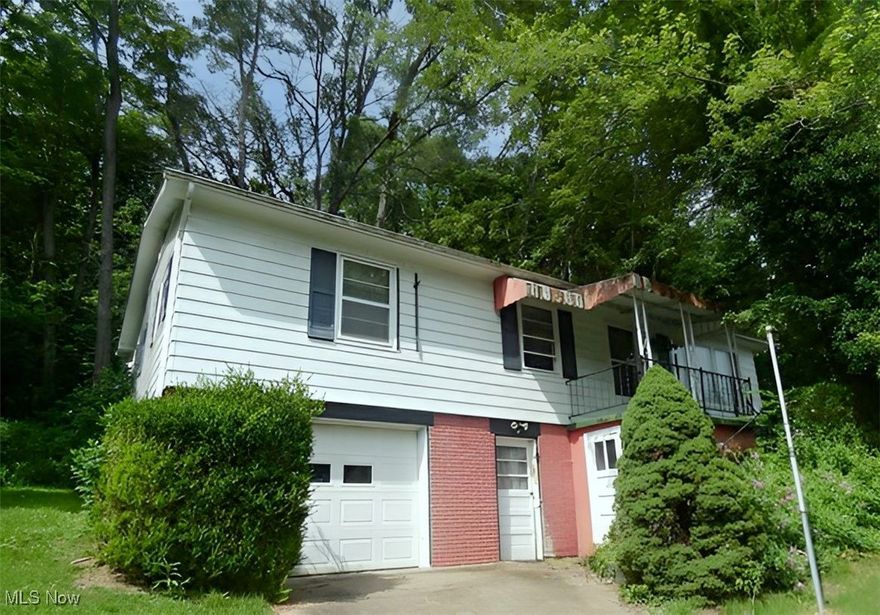 This well priced ranch home offers 3 bedrooms, 1.5 baths, carpet throughout, a spacious kitchen, a full basement w/1 car garage and a convenient location. To help visualize this home’s floor plan and to highlight its potential, virtual furnishings may have been added to photos found in this listing.