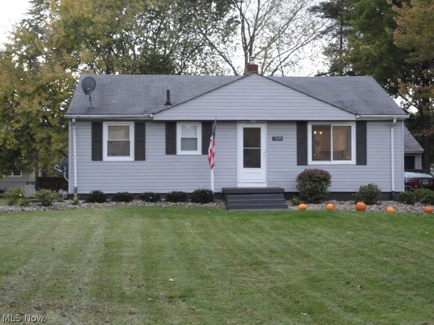 Nicely Updated Home with Open Plan.  New Kitchen Cabinets, Granite Counter and Newer Stainless Steel Appliances, Hardwood Floors through out. Screened Porch, Finished Basement area. Replacement Windows, Home shows Well !