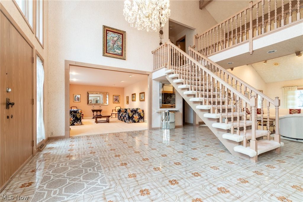 Photo of 25235 Penshurst Drive, Beachwood, OH 44122 (MLS # 5197995)