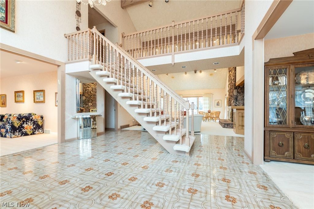 Photo of 25235 Penshurst Drive, Beachwood, OH 44122 (MLS # 5197995)