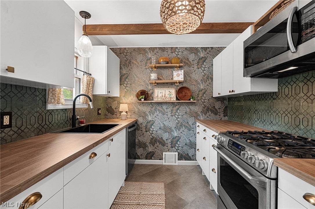 2253 Canterbury Road