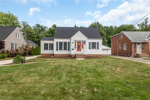 Homes For Sale - 2253 Canterbury Road<br/> Westlake, OH 44145