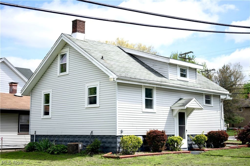 Photo of 664 Tenney Avenue, Campbell, OH 44405 (MLS # 5206983)