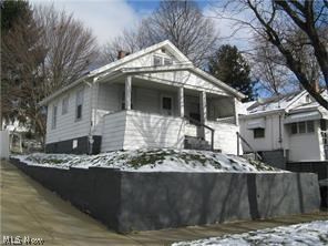 Cozy and cute 2 bedroom, 1 bath home. Newly remodeled kitchen, new paint and carpet throughout. Don't miss this one!