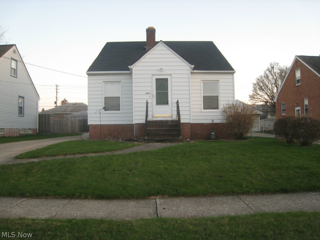 This home is move in ready. New roof 2014, fence 2014, furnace and central air 2010, Hot water tank 2010. Newly remodeled kitchen with appliances. New 2 car garage 2012. Formal dining room. So much storage. Freshly painted. Don't miss this home.