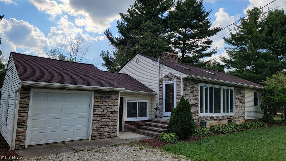 Very nice ranch in Strongsville! Interior is like new*Gorgeous kitch w/vaulted ceiling,skylights,hdwd flr*Liv rm w/frplc,vaulted ceiling,hdwd flr*Updated baths*Nicely fin'd bsmt w/2 RecRms,BR,full bth,granite flrs*Beautiful backyard* 1 car attached garage plus shed... Do NOT drive by! Easy -to- Show