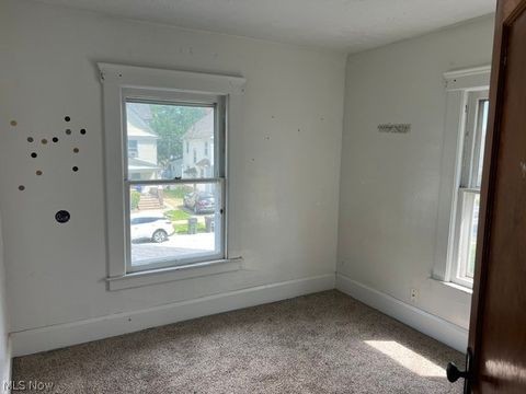 Tiny photo for 335 Oxford Avenue, Elyria, OH 44035 (MLS # 5209596)